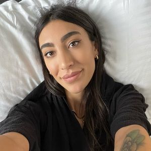 Meet your Posher, Bee